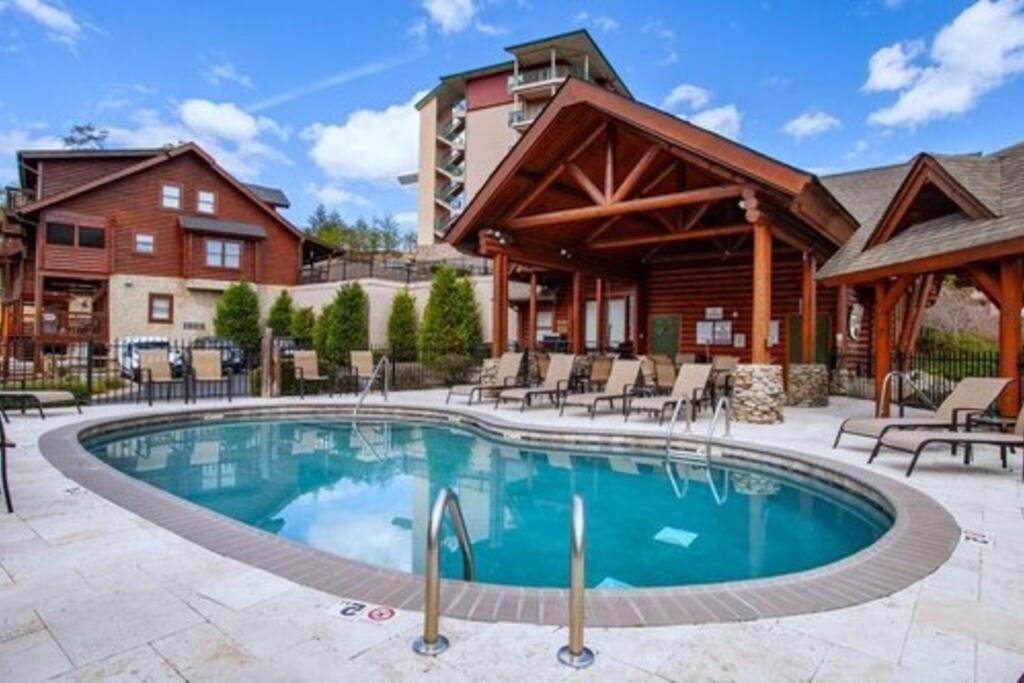 Cozy Cabin In The Smokies!!! Fully Furnished And Complete With Community Indoor And Outdoor Pools And Spas, Game And Fitness Rooms As Well As A Private Hot Tub Pigeon Forge Dış mekan fotoğraf