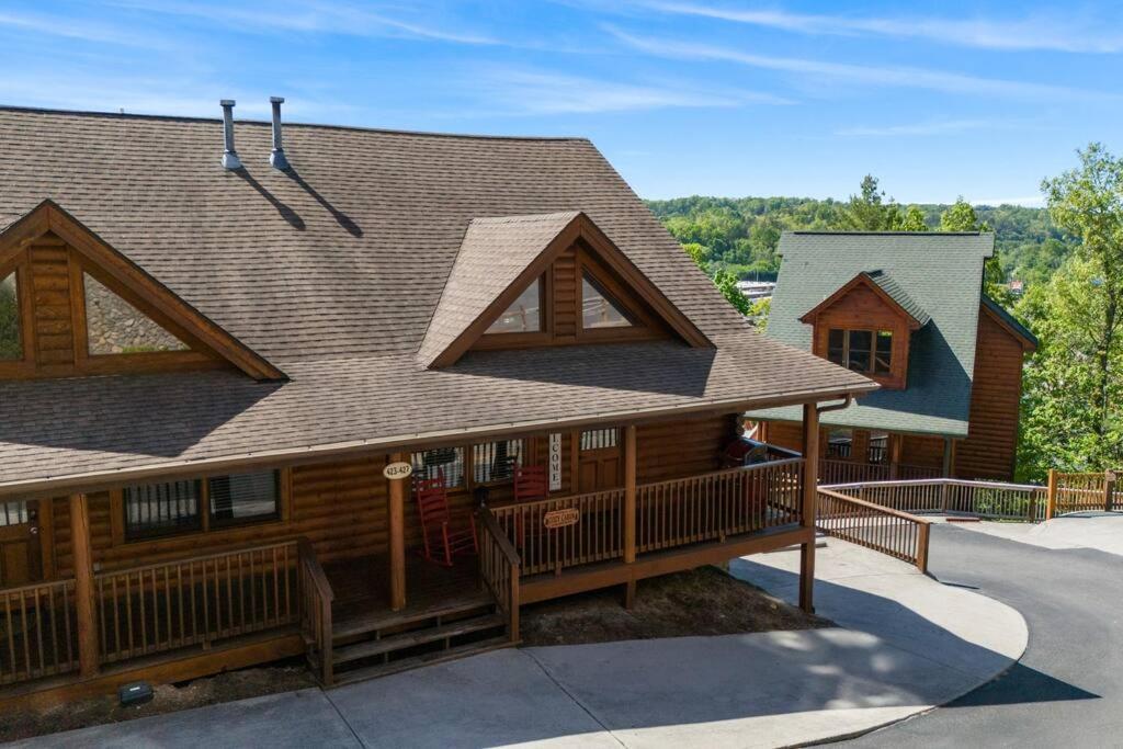 Cozy Cabin In The Smokies!!! Fully Furnished And Complete With Community Indoor And Outdoor Pools And Spas, Game And Fitness Rooms As Well As A Private Hot Tub Pigeon Forge Dış mekan fotoğraf