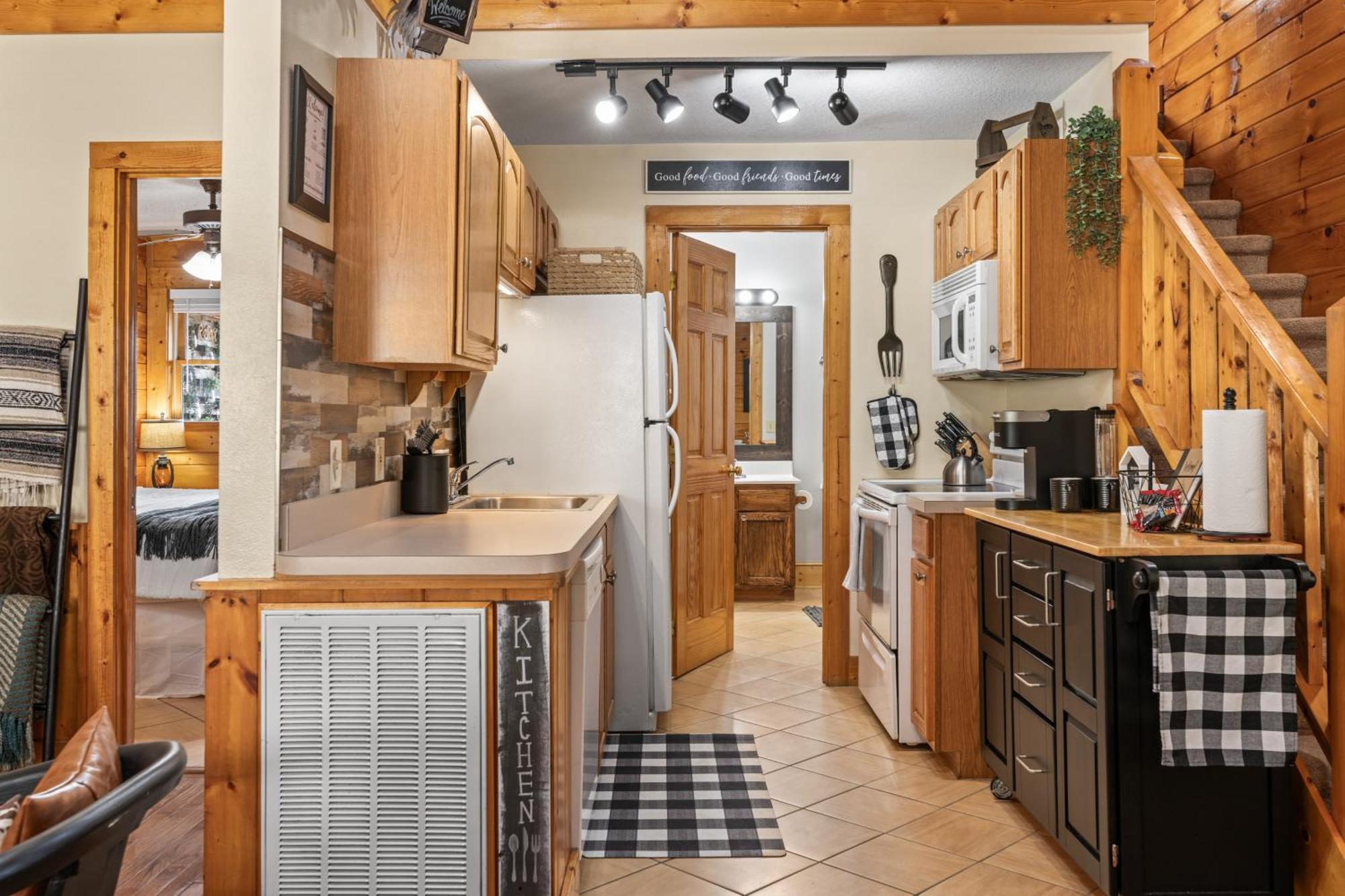 Cozy Cabin In The Smokies!!! Fully Furnished And Complete With Community Indoor And Outdoor Pools And Spas, Game And Fitness Rooms As Well As A Private Hot Tub Pigeon Forge Dış mekan fotoğraf